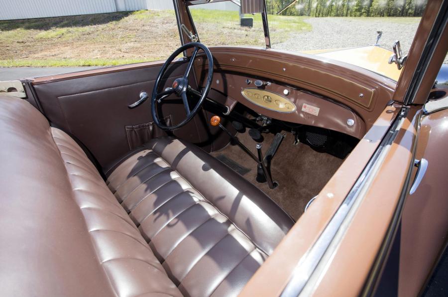 Интерьер DeSoto Model CSC Roadster 1932 года  (фото 4 из 14)